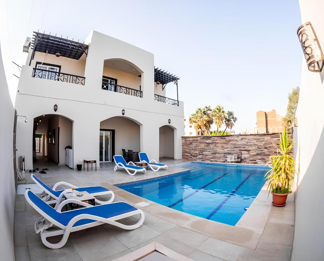 Royal Pool View Apartment